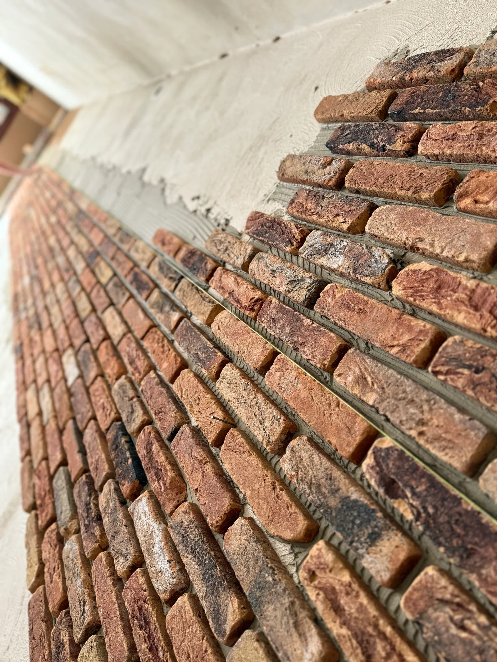 Detail van metselwerk tegen een lichte onderzijde